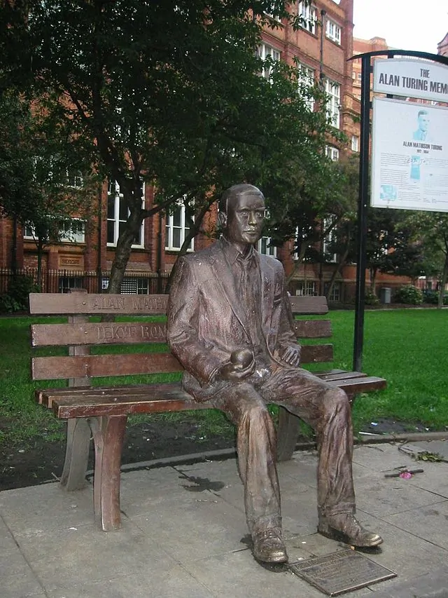 Alan Turing Manchester Üniversitesindeki Heykeli